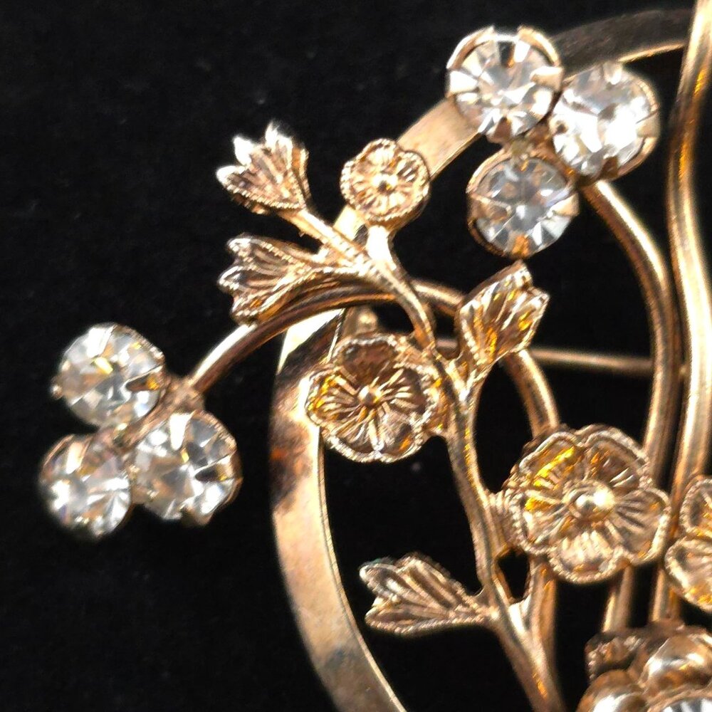 Vintage Rhinestone Gold Tone Floral Brooch Pin With Intricate Flower Design - Picture 5 of 12